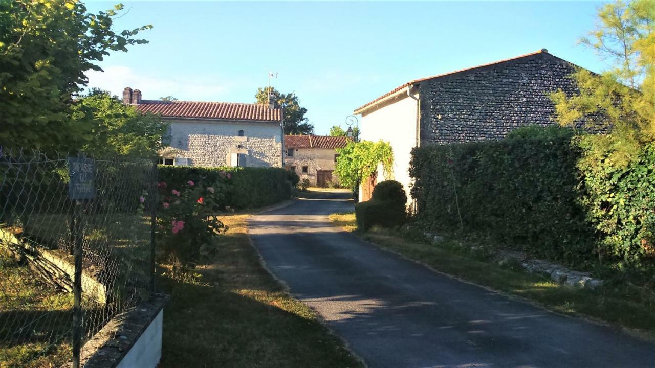 Les Gites Du Vigneron Et Cd'H Saint-Seurin-de-Palenne Exterior photo